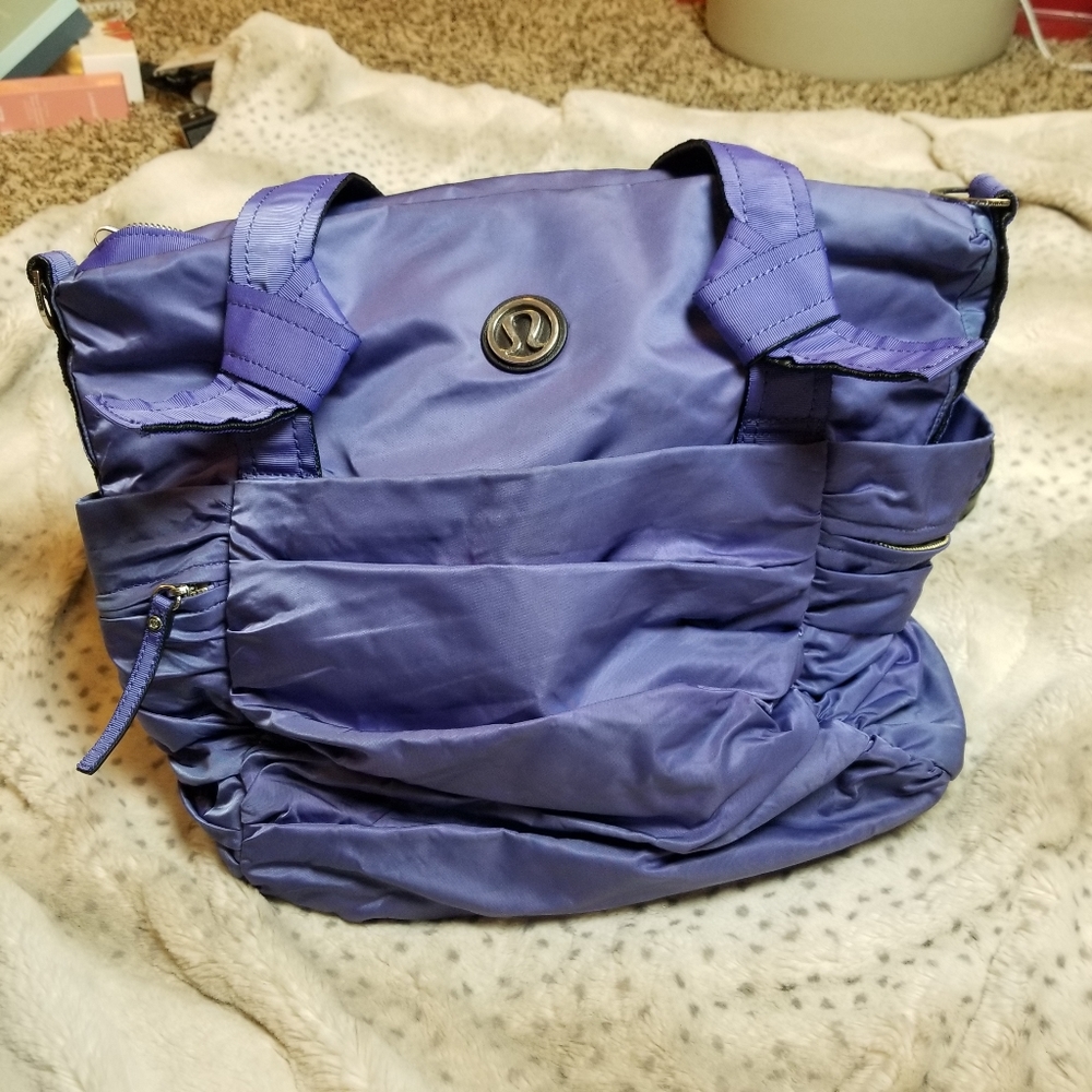 Lululemon Triumphant tote